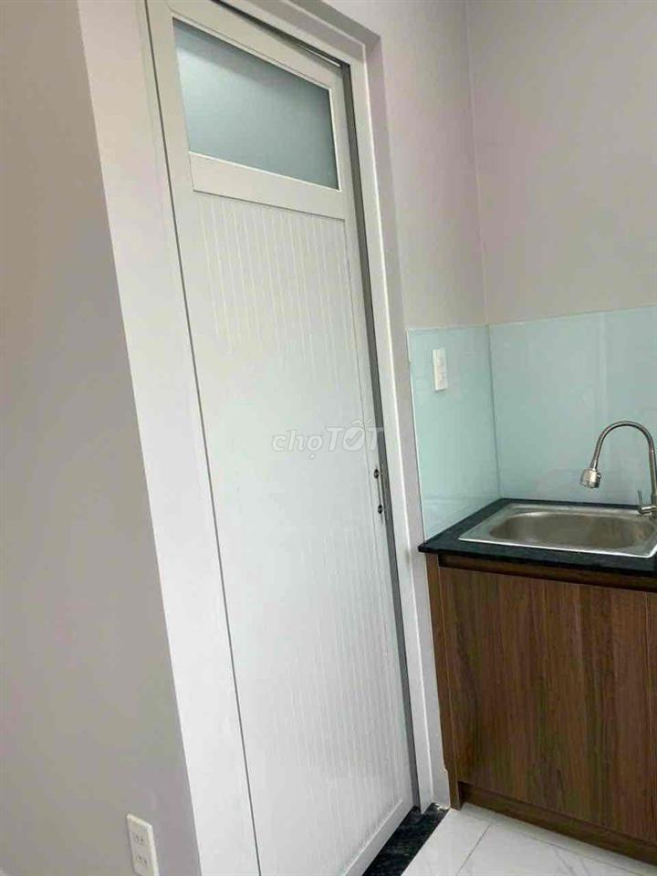 cho nhân viên văn phòng hoặc sinh viên nữ( ko cho dẫn bạn trai về).
