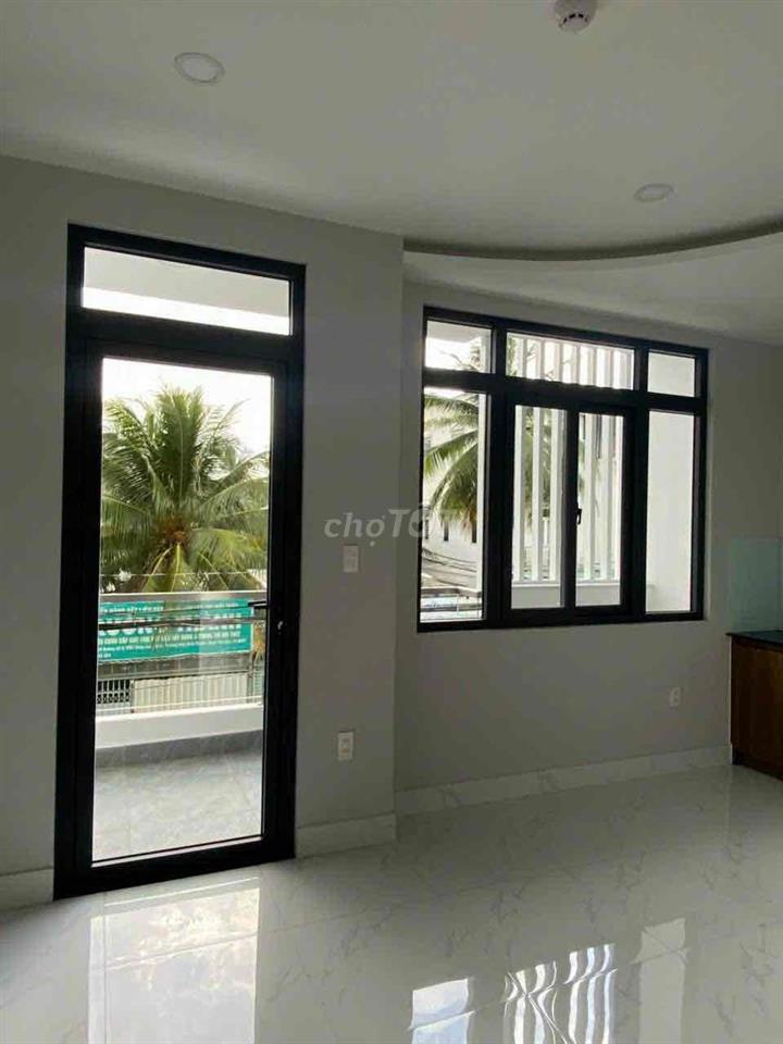 cho nhân viên văn phòng hoặc sinh viên nữ( ko cho dẫn bạn trai về).