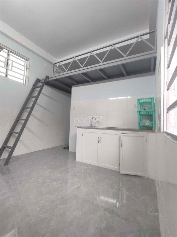 BAN CÔNG! MÁY LẠNH ! MÁY GIẶT ! NHÀ XE RỘNG !