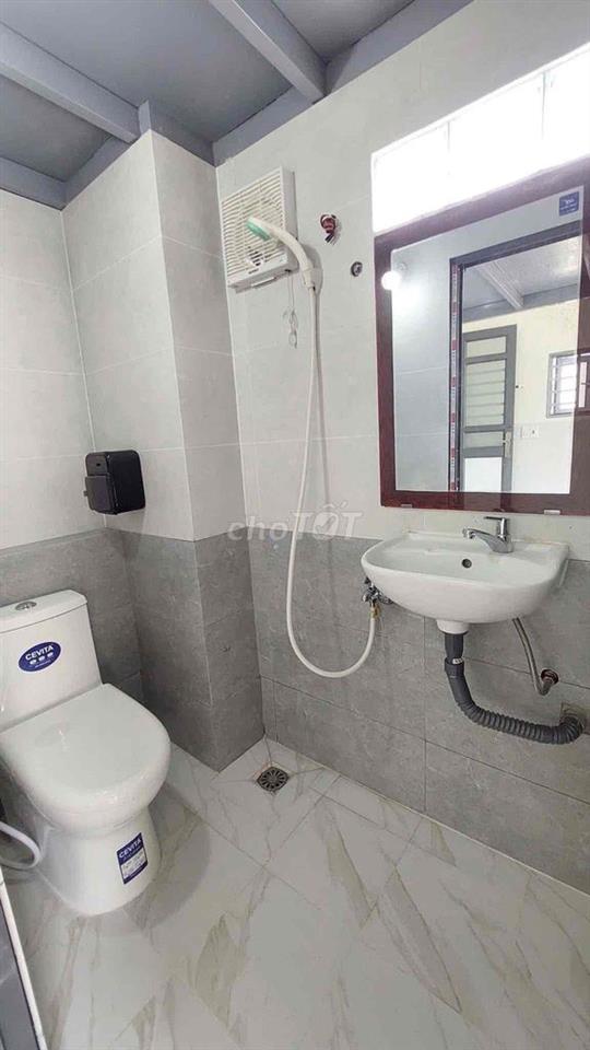 BAN CÔNG! MÁY LẠNH ! MÁY GIẶT ! NHÀ XE RỘNG !
