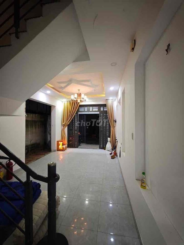 Nhà cao tầng cho thuê từng phòng, đầy đủ tiện ích