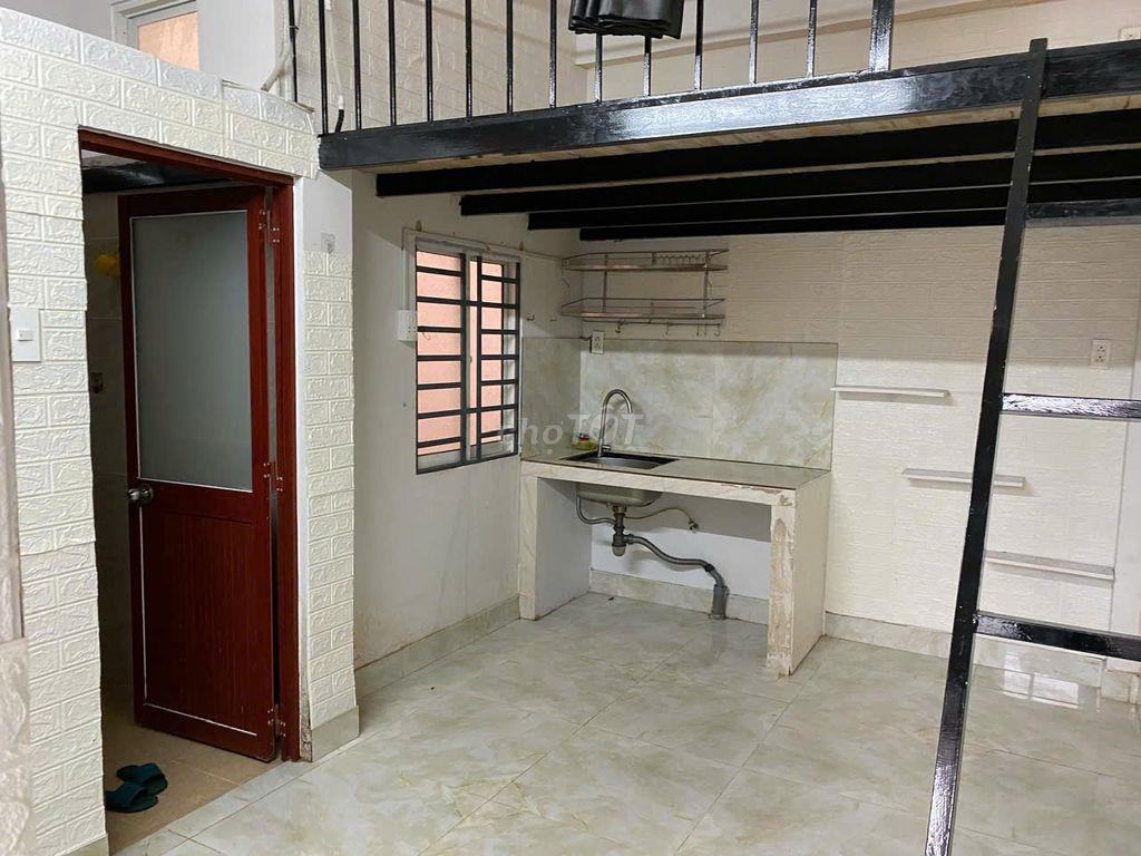 Phòng Tiện Nghi – Có Máy Lạnh – Đi Lại Thuận Tiện!!