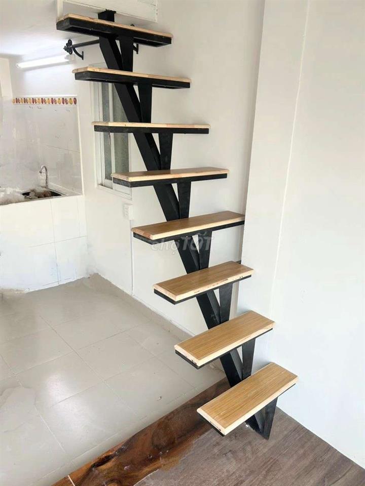 PHÒNG MỚI ĐẸP, KHU BIỆT THỰ, XE HƠI VAO TẬN CỔNG, GIỜ GIẤC TỰ DO, RẼ