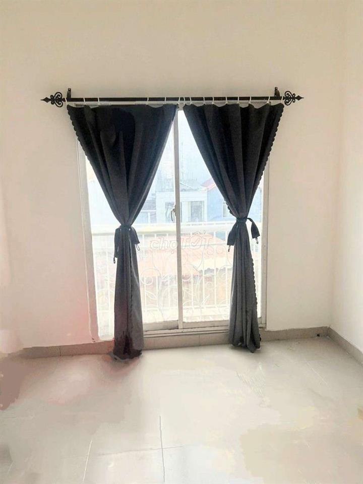 PHÒNG MỚI ĐẸP, KHU BIỆT THỰ, XE HƠI VAO TẬN CỔNG, GIỜ GIẤC TỰ DO, RẼ