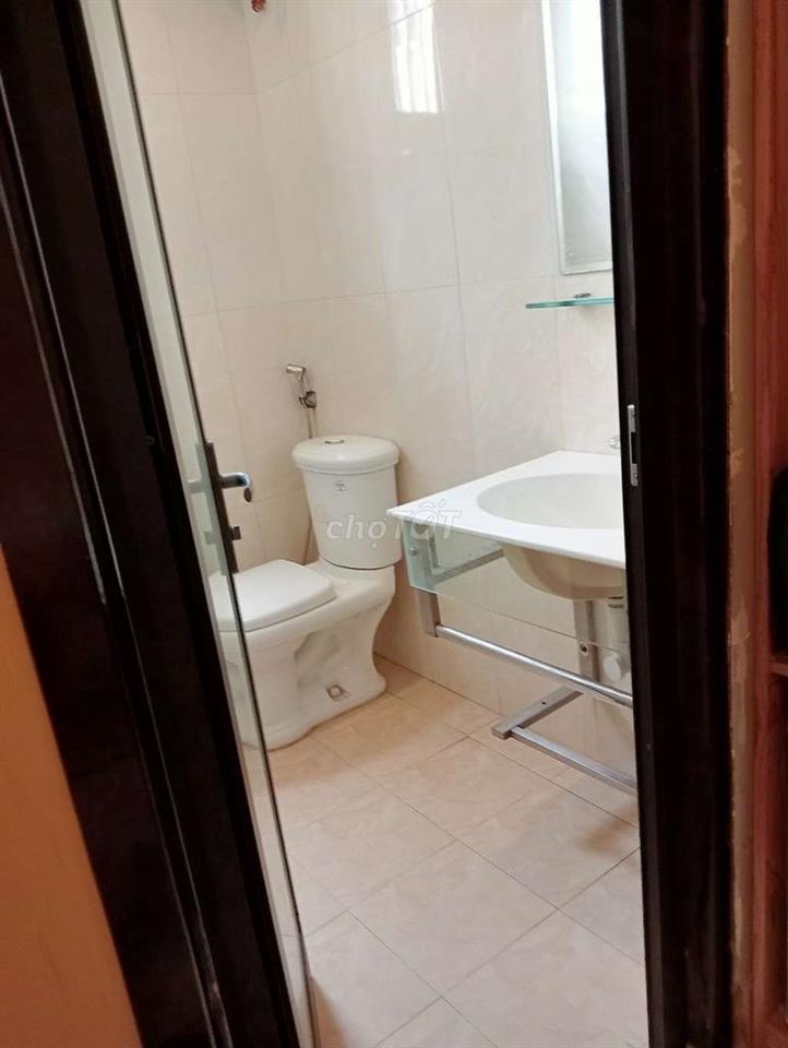 PHÒNG MỚI ĐẸP, KHU BIỆT THỰ, XE HƠI VAO TẬN CỔNG, GIỜ GIẤC TỰ DO, RẼ