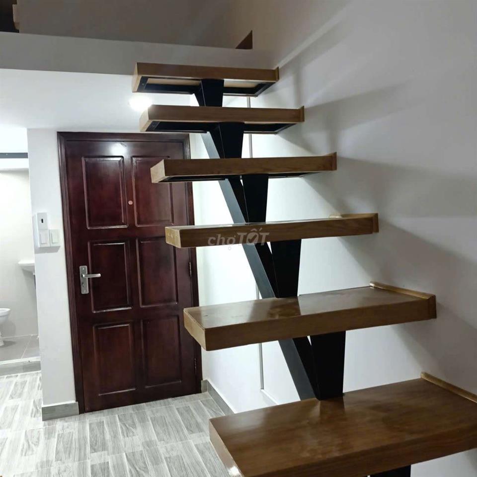 PHÒNG MỚI ĐẸP, KHU BIỆT THỰ, XE HƠI VAO TẬN CỔNG, GIỜ GIẤC TỰ DO, RẼ