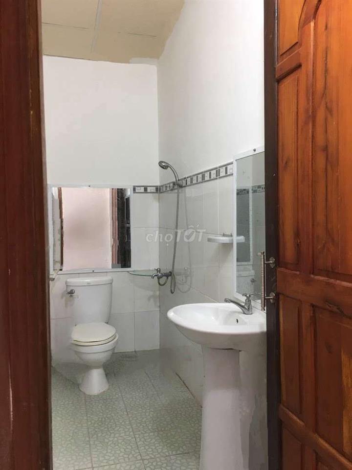 PHÒNG MỚI ĐẸP, KHU BIỆT THỰ, XE HƠI VAO TẬN CỔNG, GIỜ GIẤC TỰ DO, RẼ