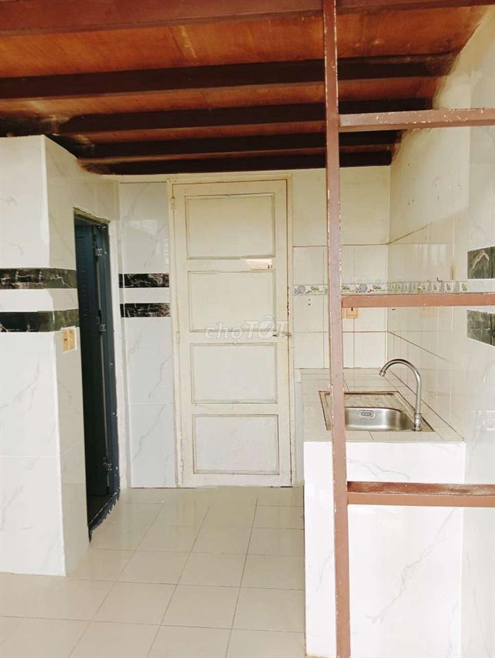 PHÒNG MỚI ĐẸP, KHU BIỆT THỰ, XE HƠI VAO TẬN CỔNG, GIỜ GIẤC TỰ DO, RẼ