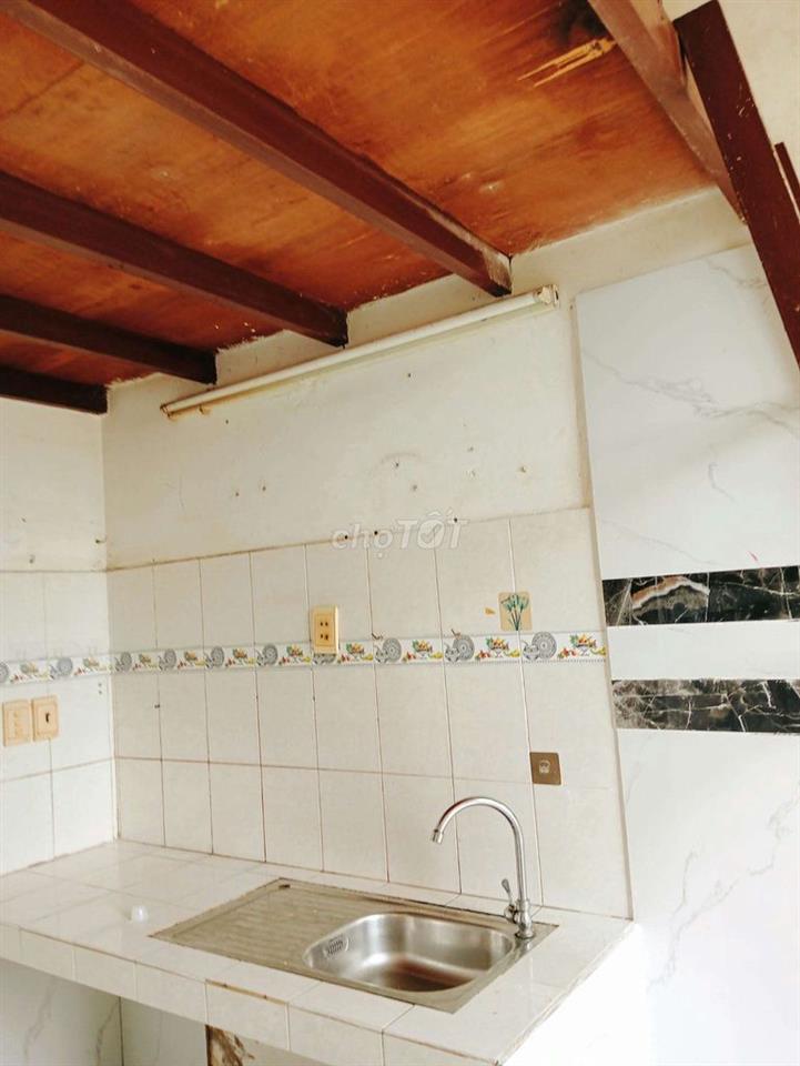 PHÒNG MỚI ĐẸP TRONG BIỆT THỰ PHÁP, XE HƠI VÀO TẬN CỬA, GIỜ GIẤC TỰ DO