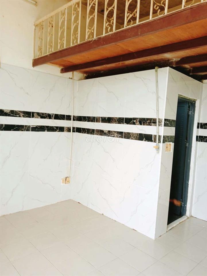 PHÒNG MỚI ĐẸP TRONG BIỆT THỰ PHÁP, XE HƠI VÀO TẬN CỬA, GIỜ GIẤC TỰ DO