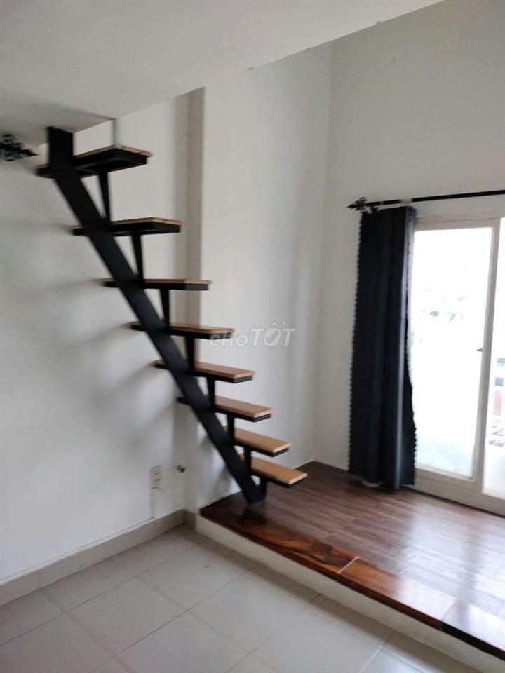 PHÒNG MỚI ĐẸP TRONG BIỆT THỰ PHÁP, XE HƠI VÀO TẬN CỬA, GIỜ GIẤC TỰ DO