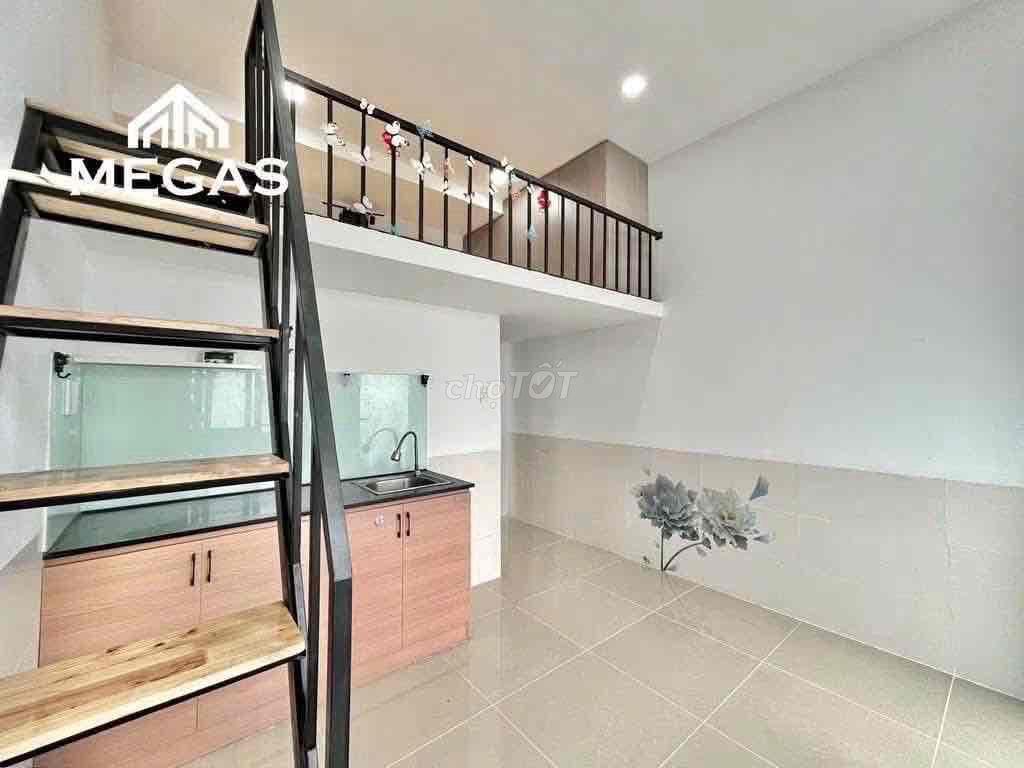 PHÒNG GÁC ĐẸP BAN CÔNG NGAY NGÃ TƯ THỦ ĐỨC, GẦN ĐH HUTECH, ĐH SPKT