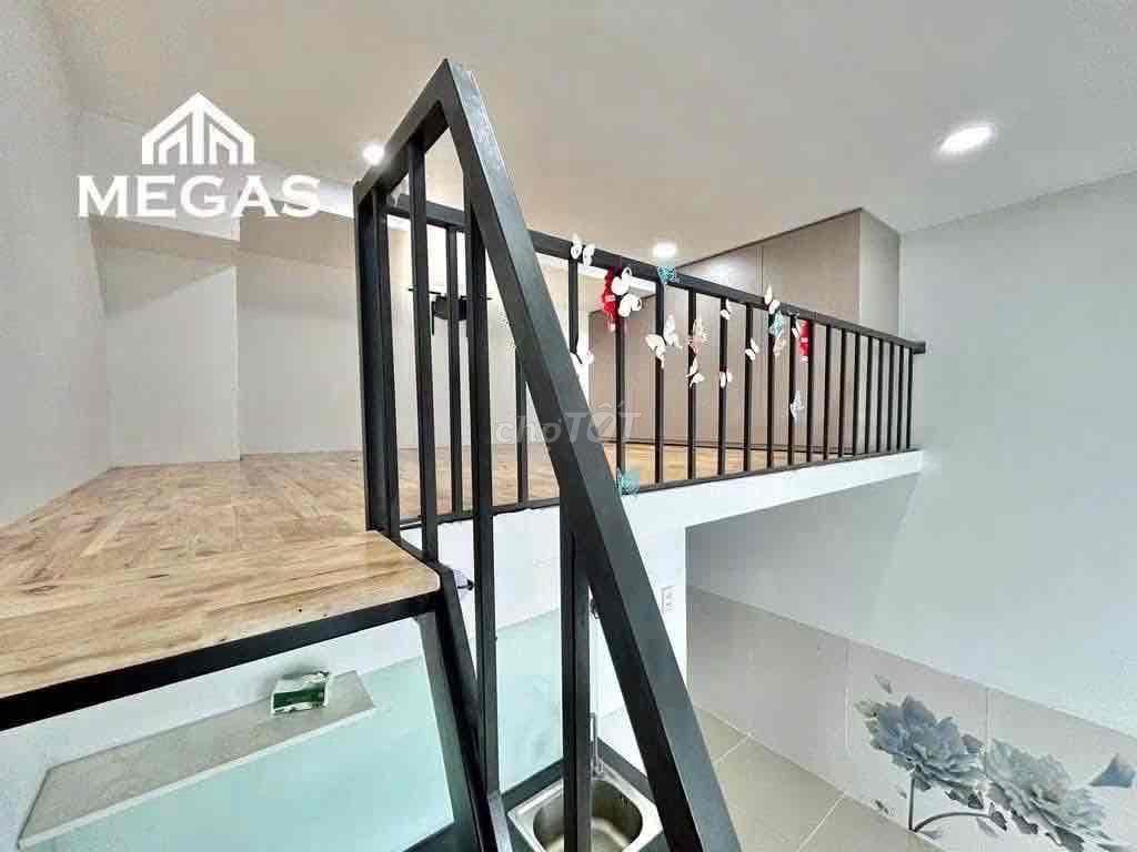 PHÒNG GÁC ĐẸP BAN CÔNG NGAY NGÃ TƯ THỦ ĐỨC, GẦN ĐH HUTECH, ĐH SPKT