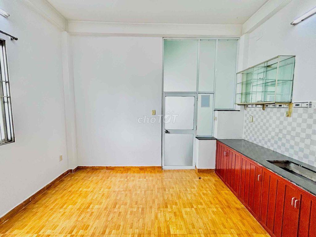 FULL TẦNG - TÁCH BẾP, BAN CÔNG RỘNG - CHỈ 6 TRIỆU/THÁNG
