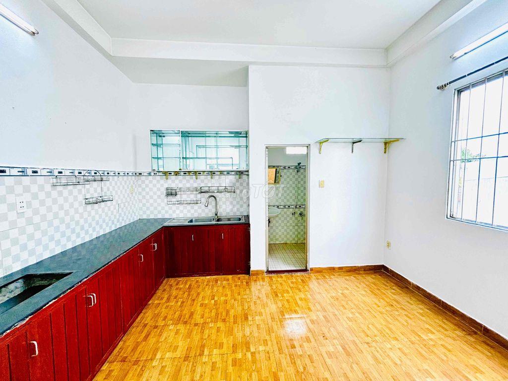 FULL TẦNG - TÁCH BẾP, BAN CÔNG RỘNG - CHỈ 6 TRIỆU/THÁNG