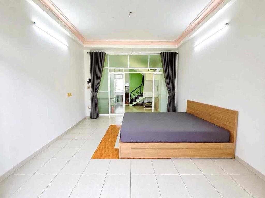 FULL NỘI THẤT - TÁCH BẾP, BAN CÔNG RỘNG - CHỈ 7 TRIỆU/THÁNG