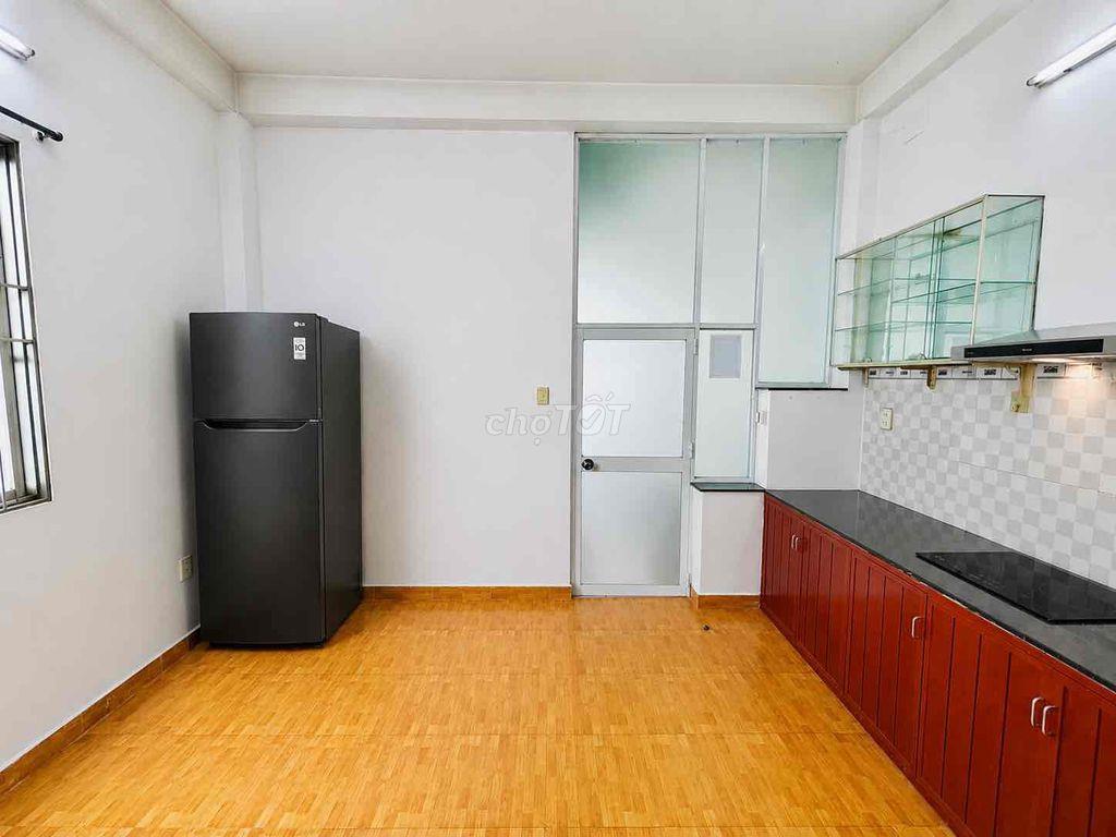 FULL NỘI THẤT - TÁCH BẾP, BAN CÔNG RỘNG - CHỈ 7 TRIỆU/THÁNG