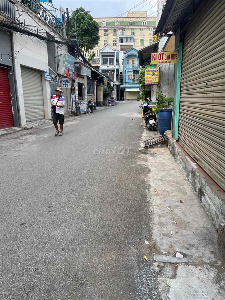 Bán đất kèm nhà nát