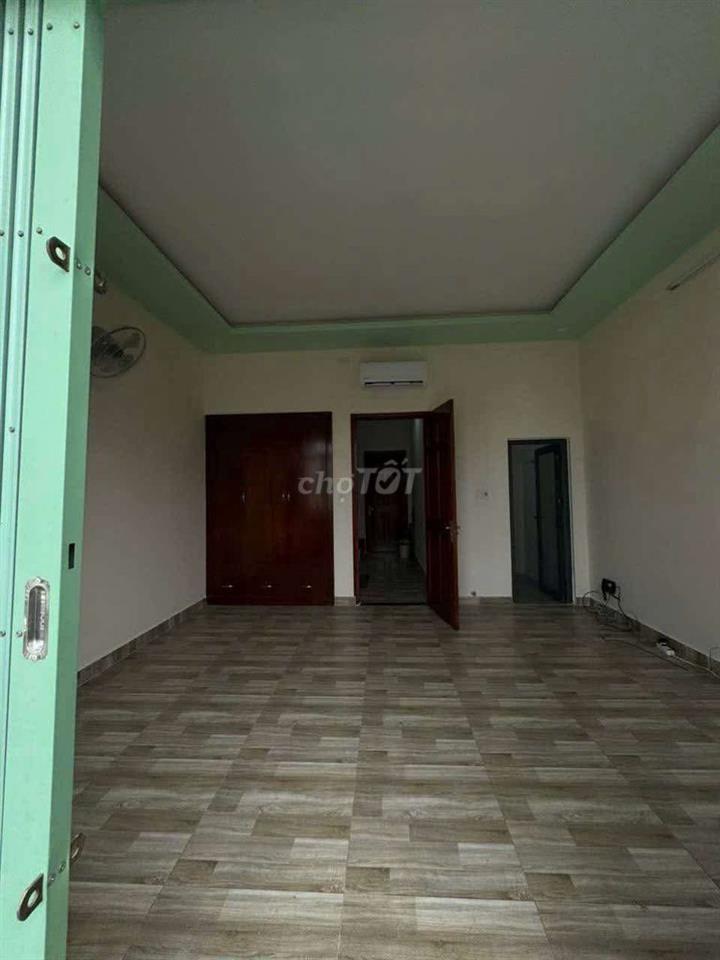 trống 1 phòng ban công ngay vạn phúc cực rẻ