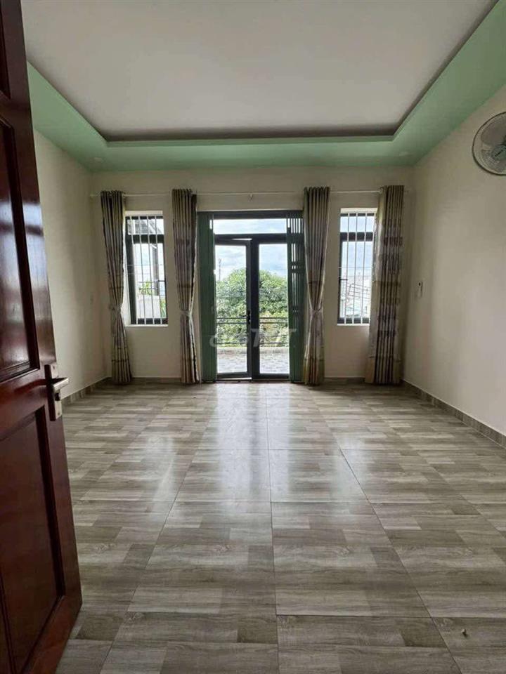 trống 1 phòng ban công ngay vạn phúc cực rẻ