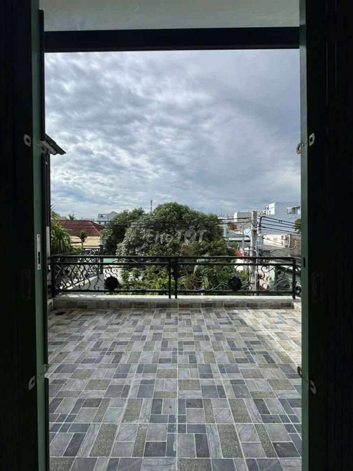trống 1 phòng ban công ngay vạn phúc cực rẻ