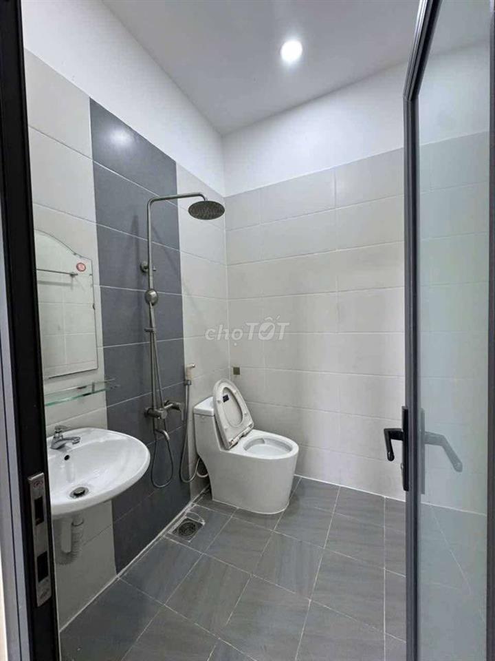 trống 1 phòng ban công ngay vạn phúc cực rẻ