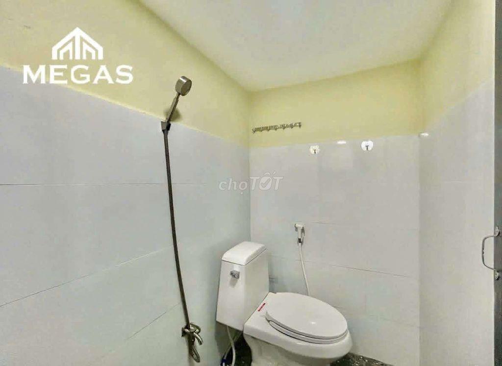 Gác rộng qua Ngay chợ đầu mối Thủ Đức - Tô Ngọc Vân