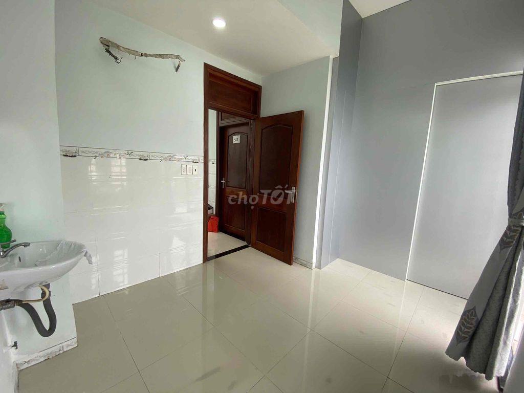 Phòng trọ (có ban công riêng) Ngã tư Thủ đức, Trương Văn Thành