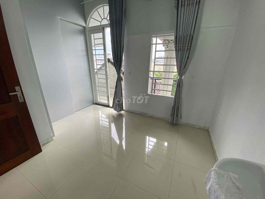 Phòng trọ (có ban công riêng) Ngã tư Thủ đức, Trương Văn Thành