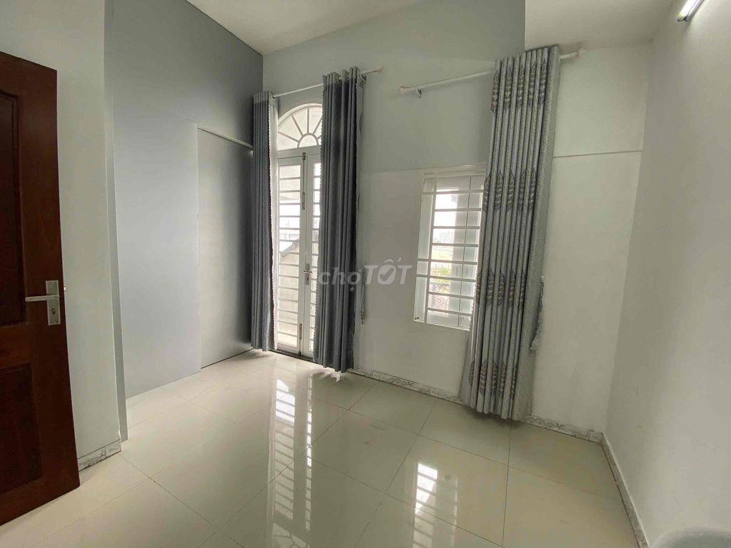 Phòng trọ (có ban công riêng) Ngã tư Thủ đức, Trương Văn Thành
