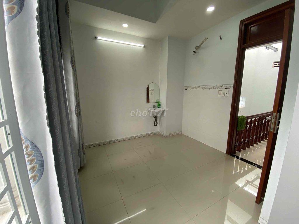 Phòng trọ (có ban công riêng) Ngã tư Thủ đức, Trương Văn Thành