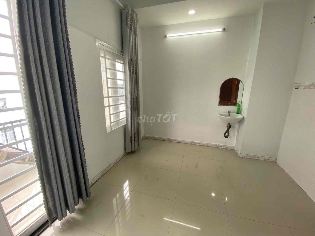 Phòng trọ (có ban công riêng) Ngã tư Thủ đức, Trương Văn Thành