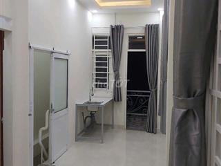Trống 1 phòng trệt 1 phòng bancol trong nhà nguyên căn