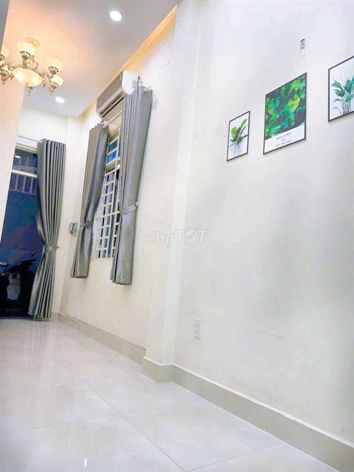 Trống 1 phòng trệt 1 phòng bancol trong nhà nguyên căn