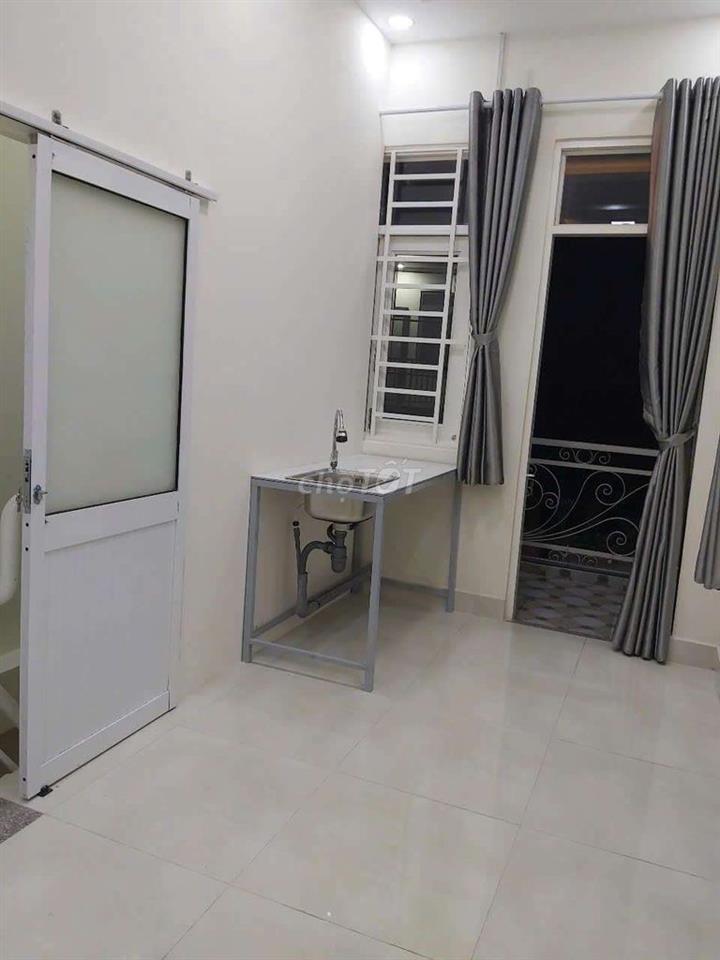Trống 1 phòng trệt 1 phòng bancol trong nhà nguyên căn