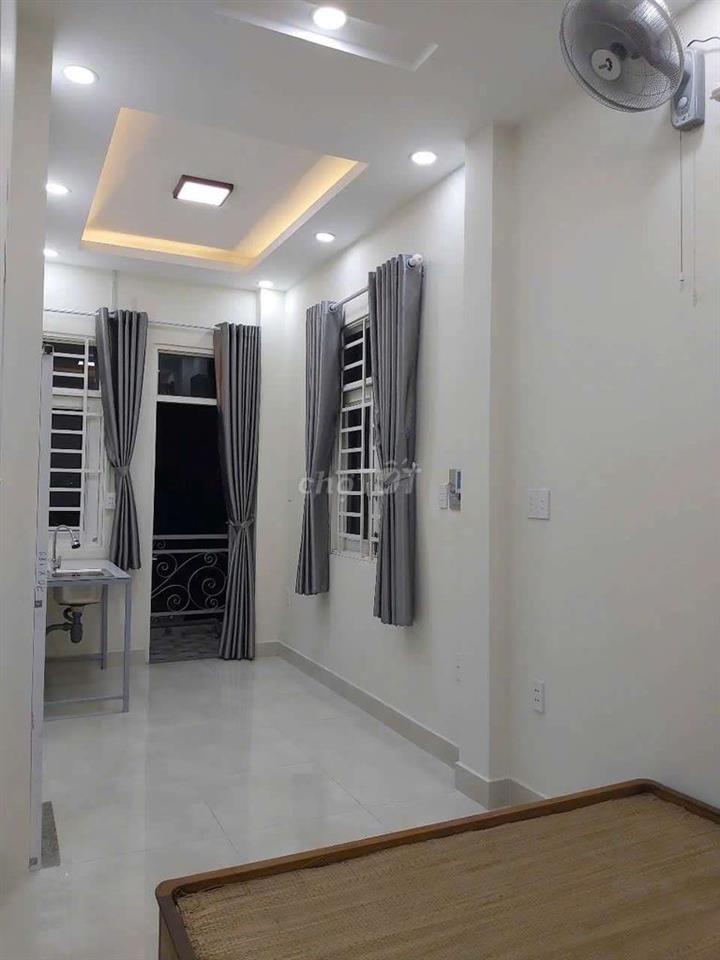 Trống 1 phòng trệt 1 phòng bancol trong nhà nguyên căn