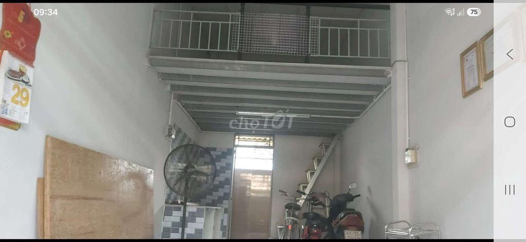 Nhà nguyên căn,có gác lửng