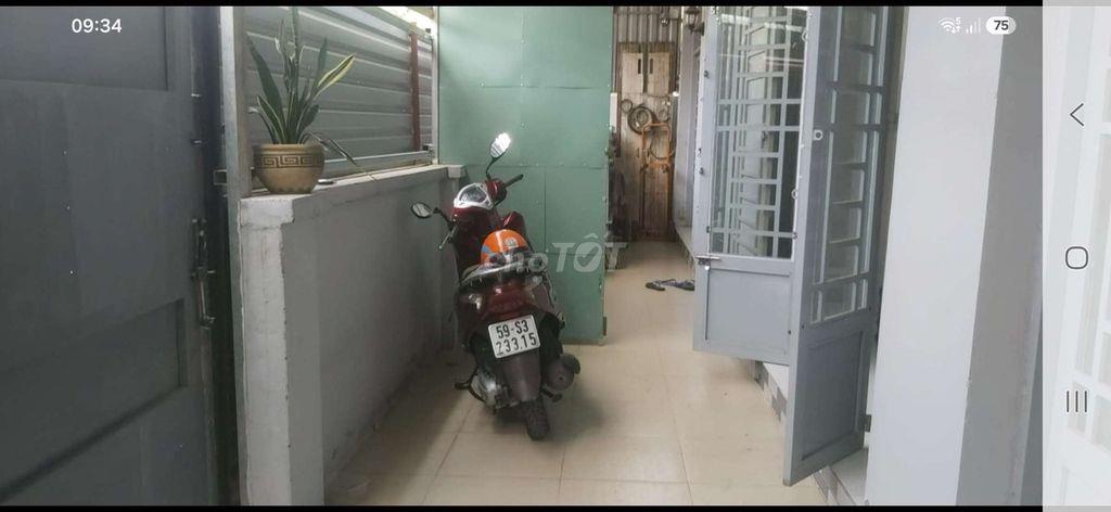Nhà nguyên căn,có gác lửng
