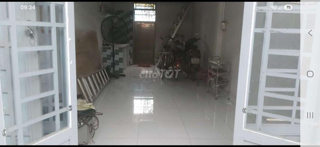 Nhà nguyên căn,có gác lửng