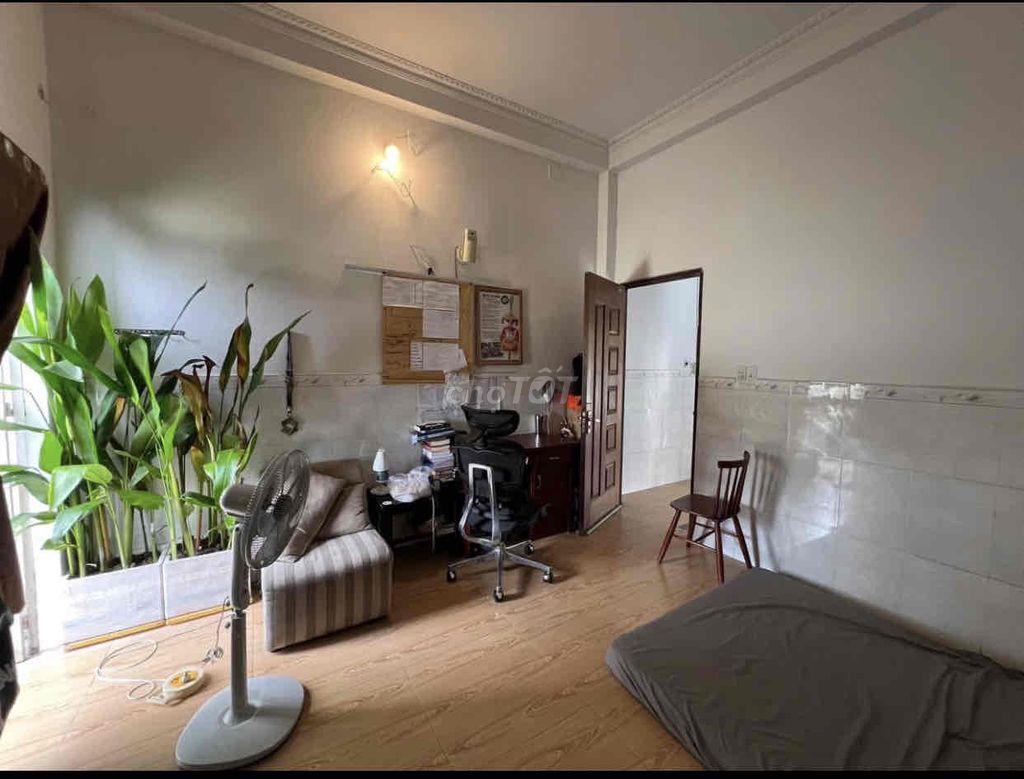 Cho thuê phòng 20m2 có ban công, WC riêng, đầy đủ nội thất