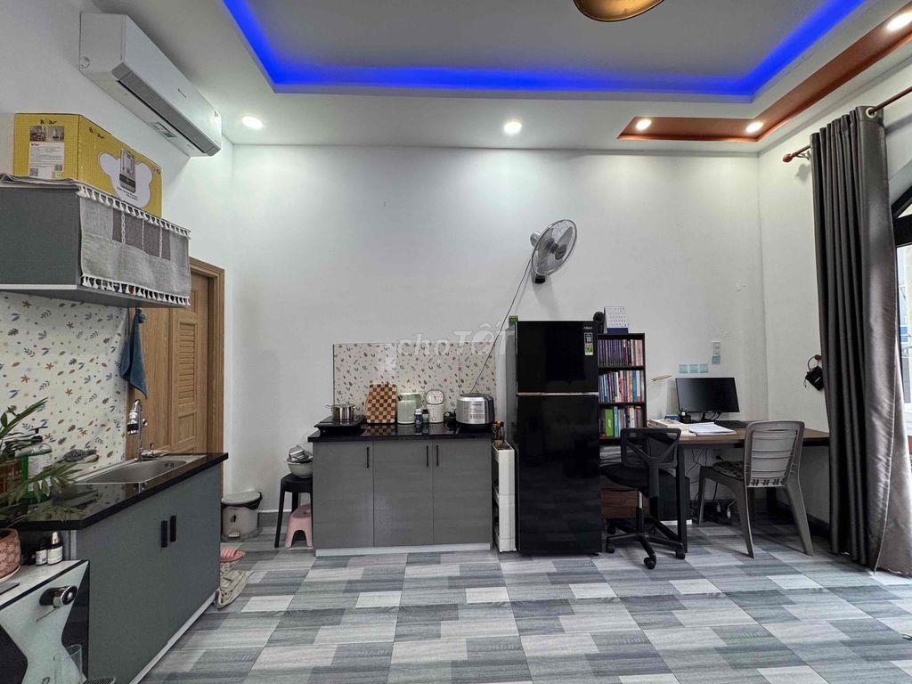 Phòng có ban công 25m2, Thủ Đức