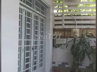 nhag cho thuê nguyên căn 3×11 có sân hẻm 3m cổng riêng tự do