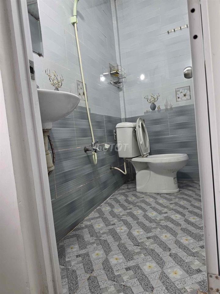 Cho thuê nhà nguyên căn 1 trệt,1lầu,2wc,2phòng ngủ,bếp ,phòng khách