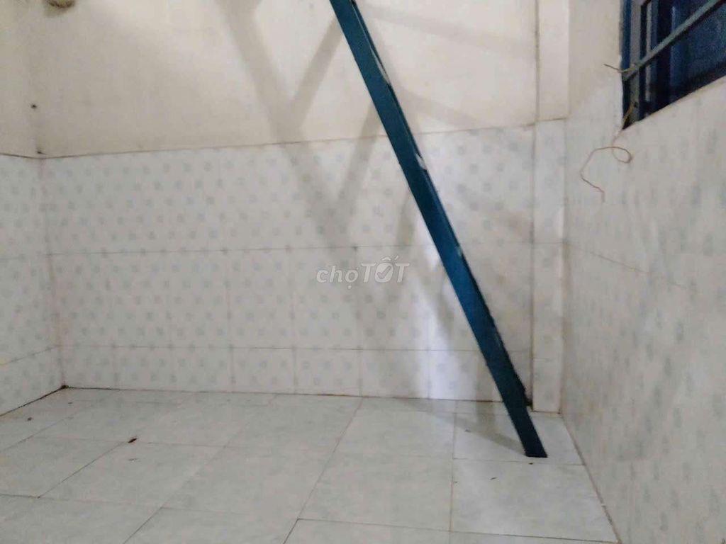 Cho thuê phòng trọ gần KCNC 20m² có gác, WC riêng, sạch sẽ, an ninh 