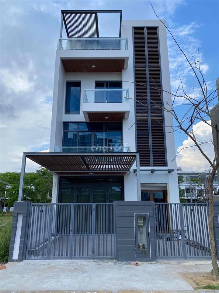 CHDV FNT KHU BIỆT THỰ QUẬN 2 BAN CÔNG LỚN