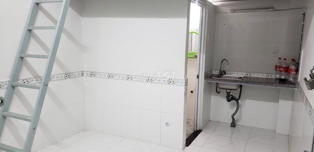 Nhà trọ Phạm Văn Đồng, gần Giga mall, có máy lạnh, có gác
