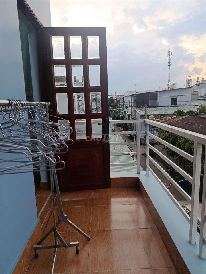 Cho thuê phòng trọ quận 9 có ban công, máy lạnh