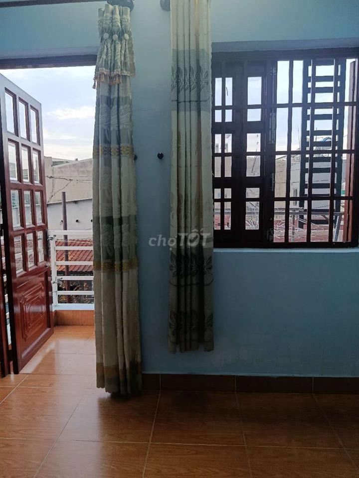 Cho thuê phòng trọ quận 9 có ban công, máy lạnh