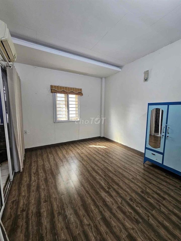 Cho thuê 01 hoặc 02 phòng trong nhà nguyên căn ( nhà có 4 phòng)