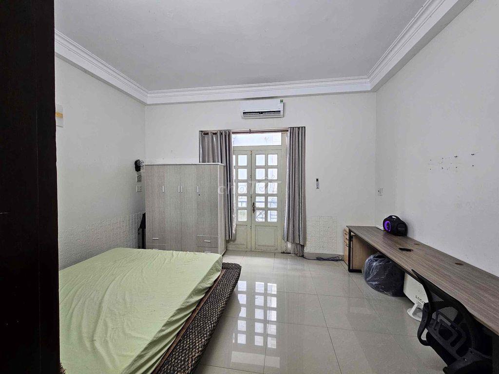 Cho thuê 01 hoặc 02 phòng trong nhà nguyên căn ( nhà có 4 phòng)